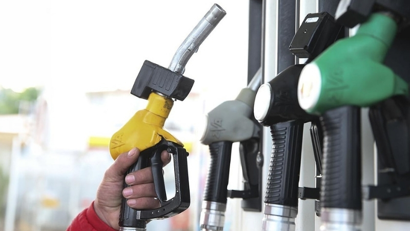 Altın fiyatlarındaki dalgalanmaların ardından, Brent petrolde yaşanan sert düşüş akaryakıt