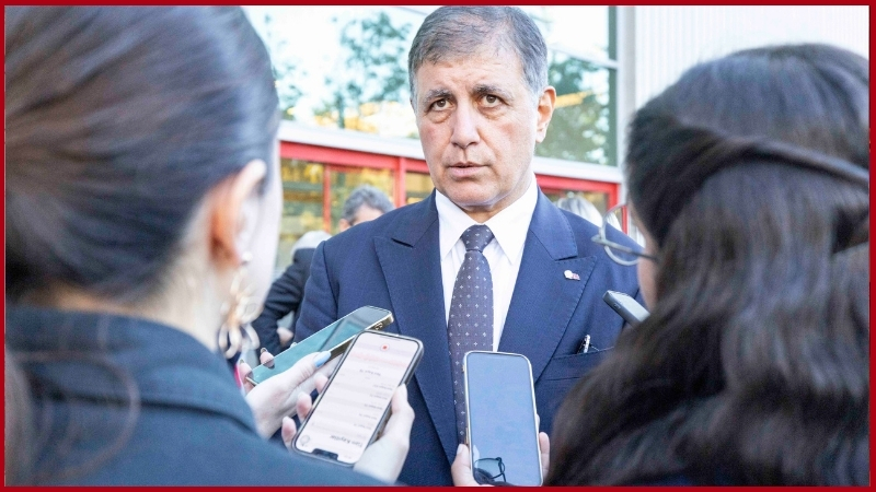 İzmir Büyükşehir Belediye Başkanı Dr. Cemil Tugay, kentte üç noktada