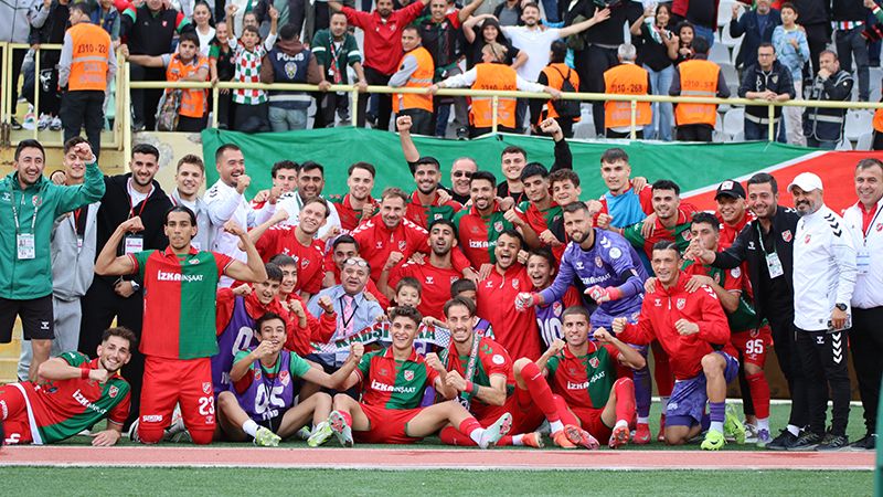 Karşıyaka, Uşakspor’un mağlup olduğu haftayı 3 puanla tamamlayarak liderlik koltuğuna