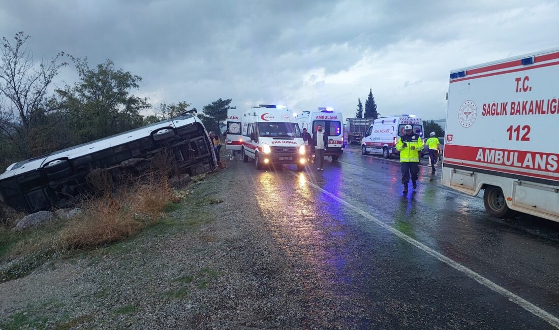 Denizli’nin Buldan ilçesinde meydana gelen trafik kazasında bir tur otobüsü