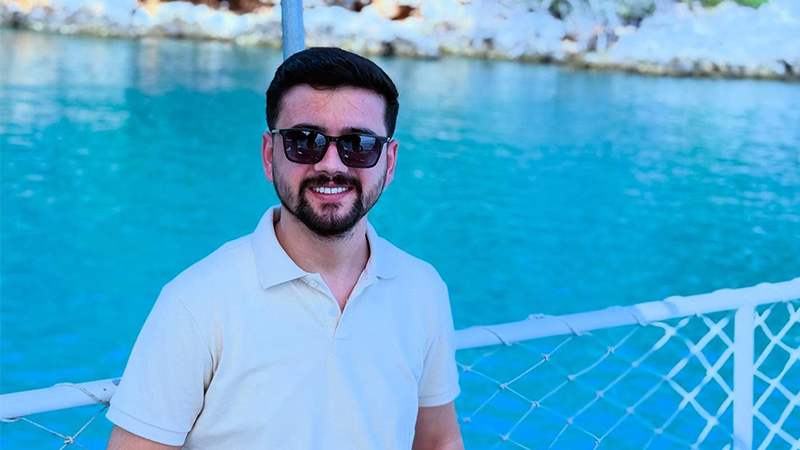 Muğla’nın Milas ilçesinde oto yıkama işletmesi bulunan 26 yaşındaki Furkan