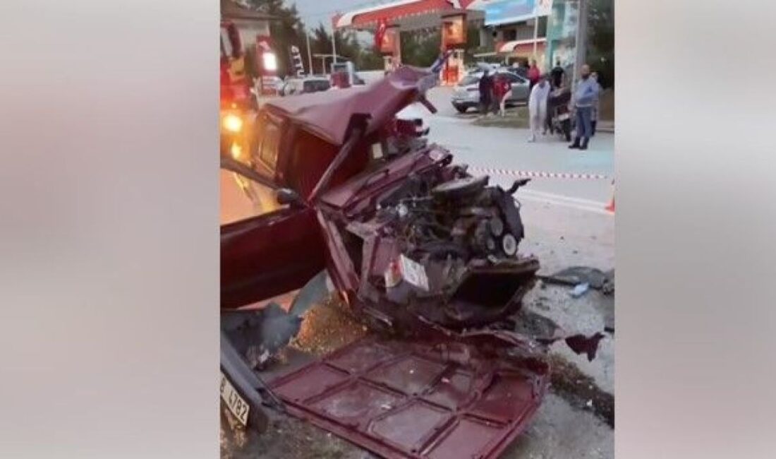 Denizli’nin Pamukkale ilçesinde dün akşam saatlerinde meydana gelen trafik kazasında,