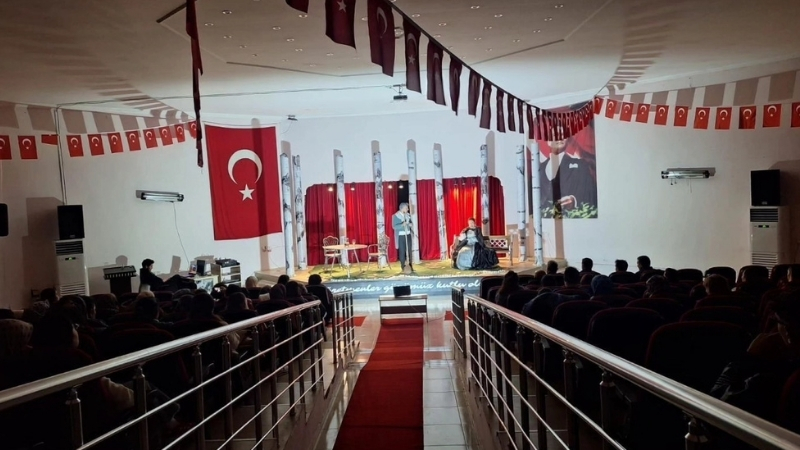 Merkezefendi Kent Tiyatrosu tarafından Burdur Çavdır’da sahnelenen ‘Bir Evlilik Teklifi