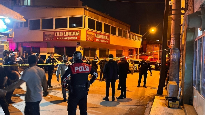 İzmir’in Bayraklı ilçesinde bir işyerine gerçekleştirilen silahlı saldırıda 1 kişi