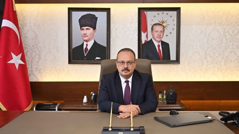 Gazi Mustafa Kemal Atatürk’ün Türk milletine rehber olduğunu ifade eden