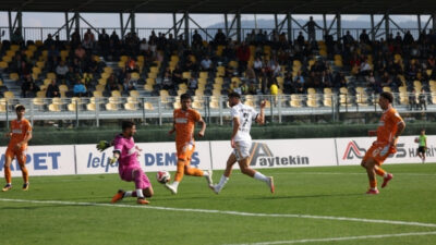 TFF 2. Lig Kırmızı Grup 12. hafta mücadelesinde Aliağa FK,