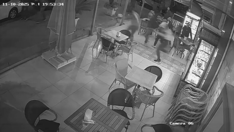 İzmir'in Karabağlar ilçesinde alkollü şekilde bir pastaneye girdiği iddia edilen