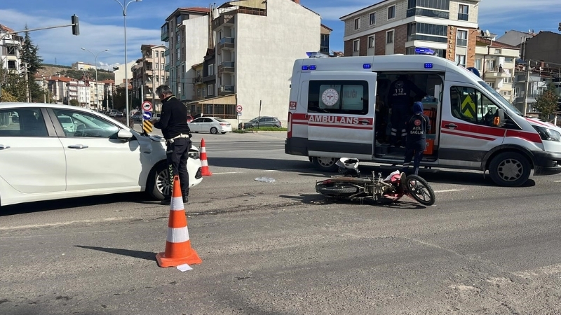 Kütahya'nın Tavşanlı ilçesinde otomobil ile motosikletin çarpışması sonucu meydana gelen