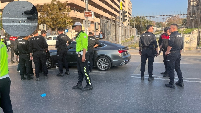 İzmir'in Konak ilçesinde motosikletli bir kişinin araca ateş açması sonucu