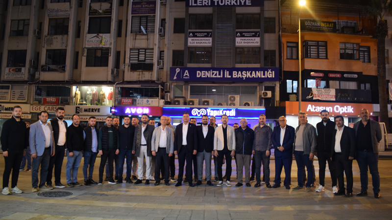 Anahtar Parti Denizli İl Başkanlığı, yeni tabelasının asılmasıyla birlikte kentteki