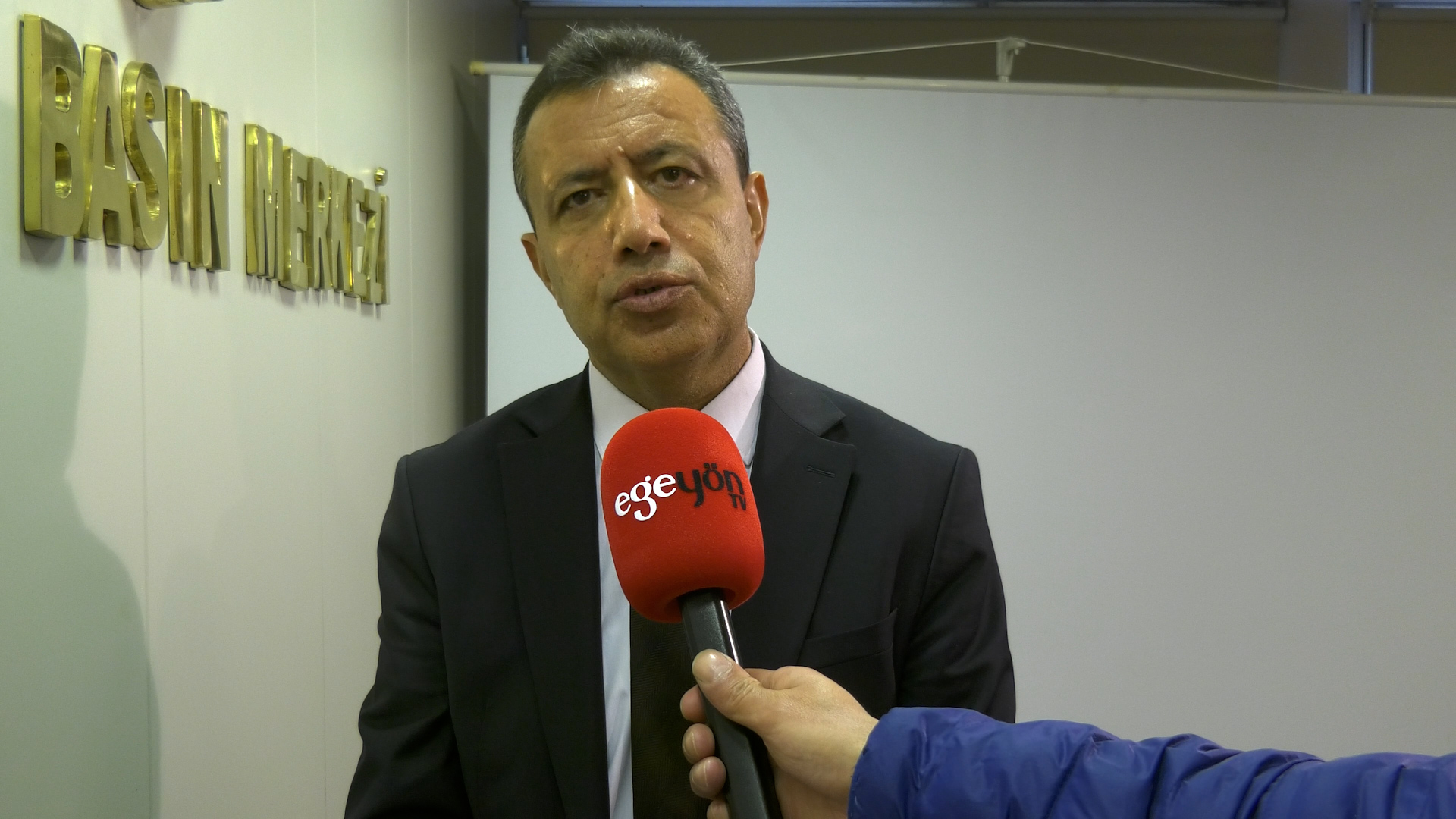 Kamu Emekçileri Sendikaları Konfederasyonu’na (KESK) bağlı Büro Emekçileri Sendikası (BES)