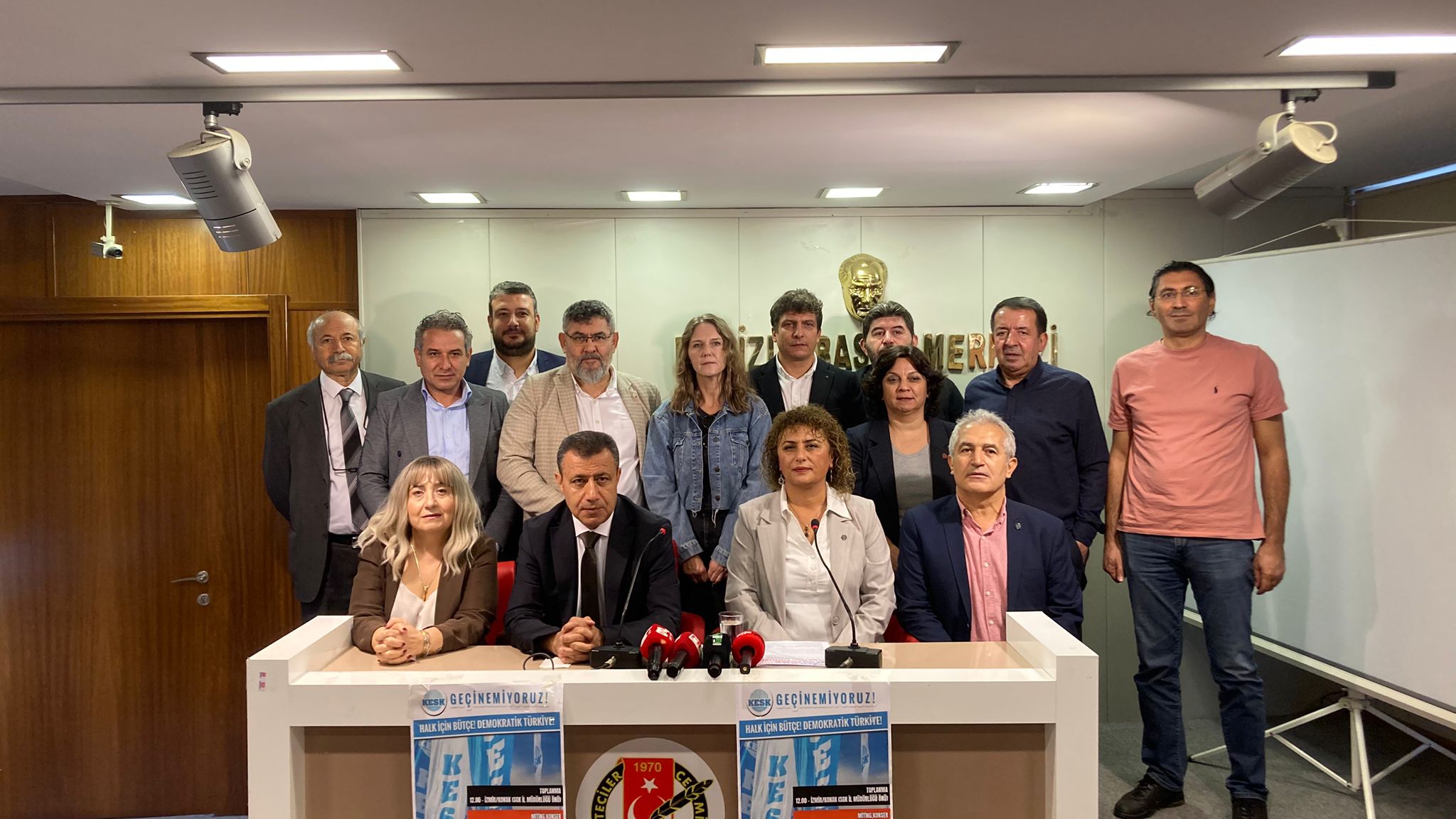 Kamu Emekçileri Sendikaları Konfederasyonu (KESK), Türkiye genelinde “Geçinemiyoruz” sloganıyla sürdürdüğü