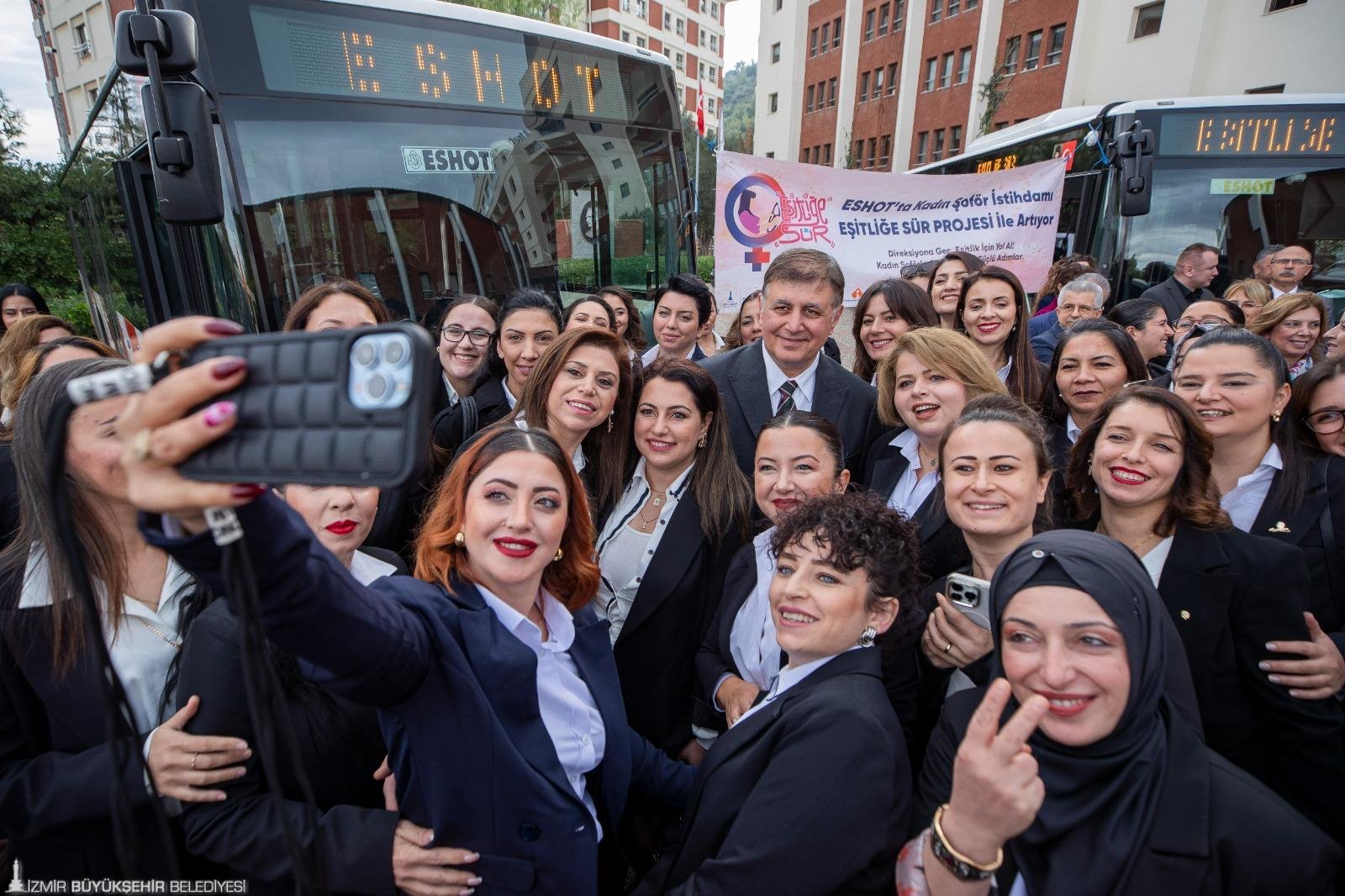 İzmir Büyükşehir Belediyesi, 5 Aralık Dünya Kadın Hakları Günü öncesinde