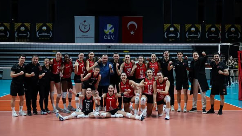Denizli B.Ş.B kadın voleybol takımı deplasmanda Vakıfbank II takımına set