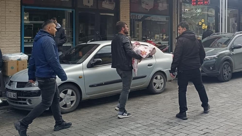 Manisa’nın Turgutlu ilçesinde 3 aylık bir bebek, uyuduğu yatakta hareketsiz