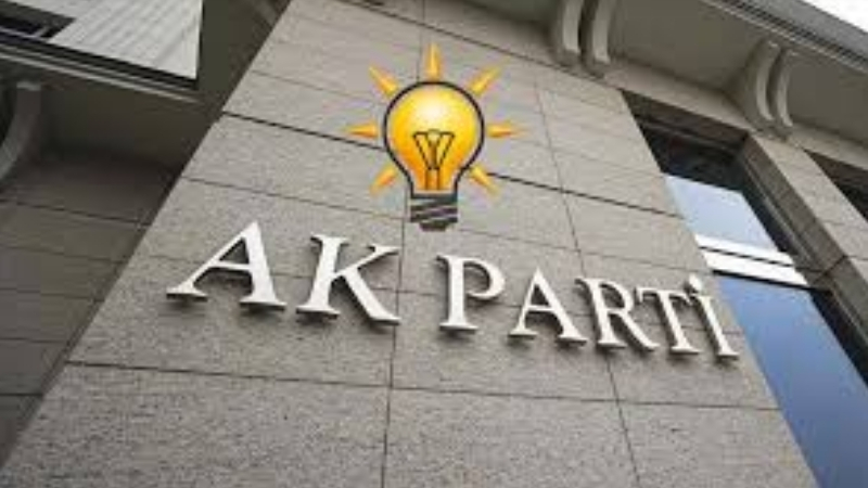 AK Parti İzmir teşkilatlarında dikkat çeken gelişmeler yaşanıyor. Parti kulislerinden
