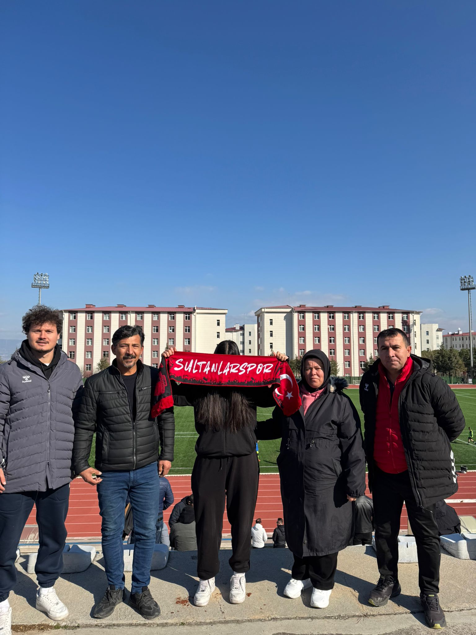 


Denizli’de koruyucu aile yanında büyüyen genç bir sporcu, futbola olan