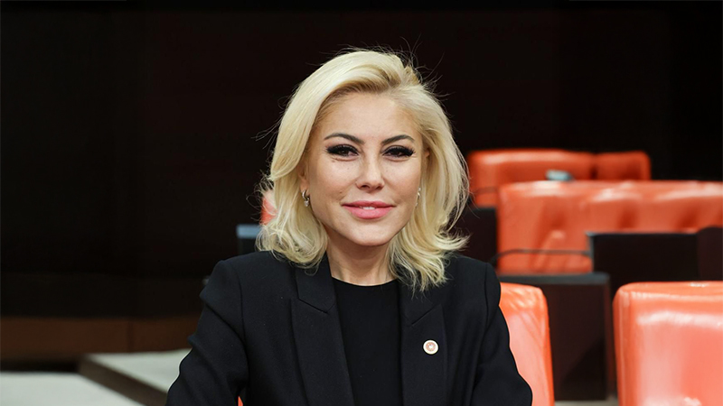 AK Parti İzmir Milletvekili Şebnem Bursalı, İzmir Büyükşehir Belediye Başkanı