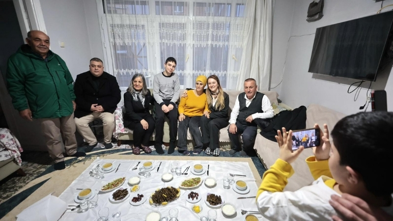 Konak Belediye Başkanı Nilüfer Çınarlı Mutlu, Ramazan ayında Zeytinlik Mahallesi’nde