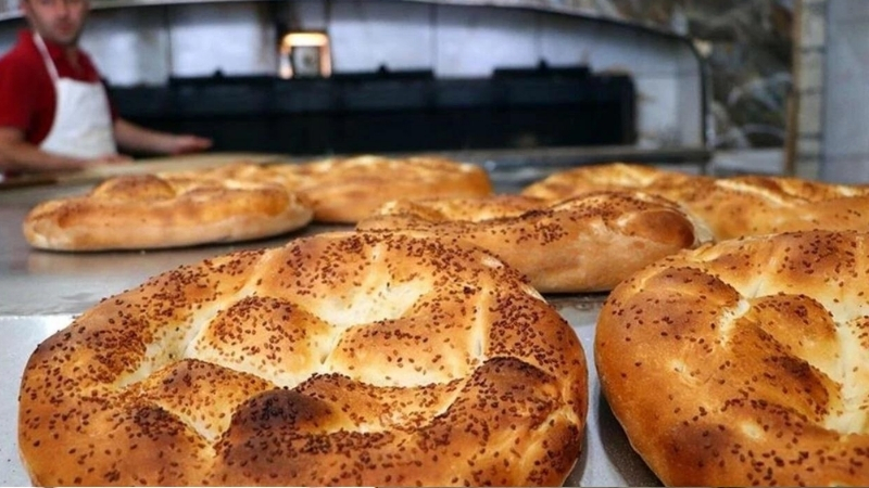 Ramazan ayına sayılı günler kala İzmir’de ramazan pidesinin fiyatı netleşti.
