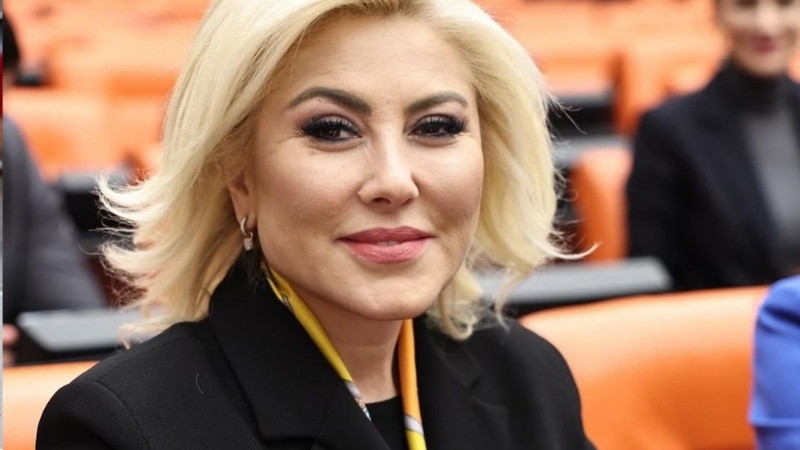 AK Parti İzmir Milletvekili Şebnem Bursalı, sürpriz bir kararla Menemen