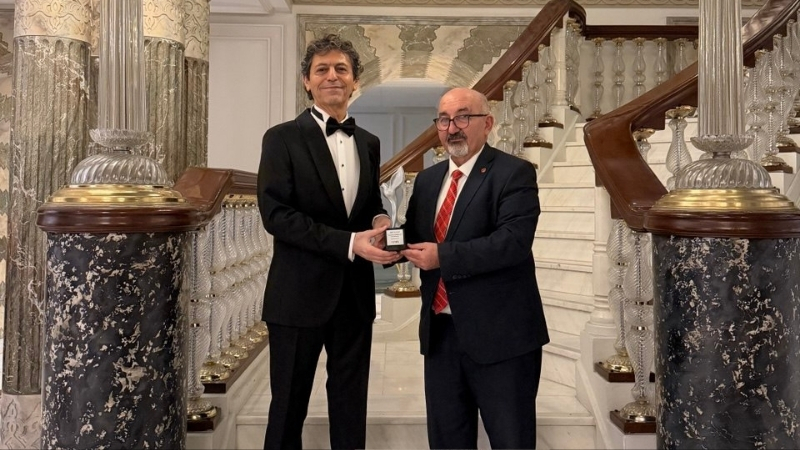 International Peace Prize ödüllü, dünyaca ünlü yazar, Nobel Barış Ödülü
