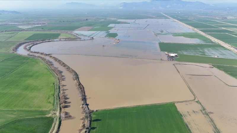 Son günlerde etkili olan yağışların ardından debisi yükselen Büyük Menderes