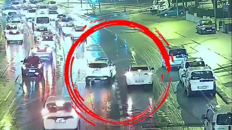 Denizli’de otomobil içerisinden silahla havaya ateş açan ve polisin “dur”