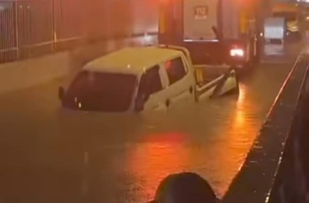 İzmir’in Torbalı ilçesinde akşam saatlerinde etkili olan sağanak yağış, can