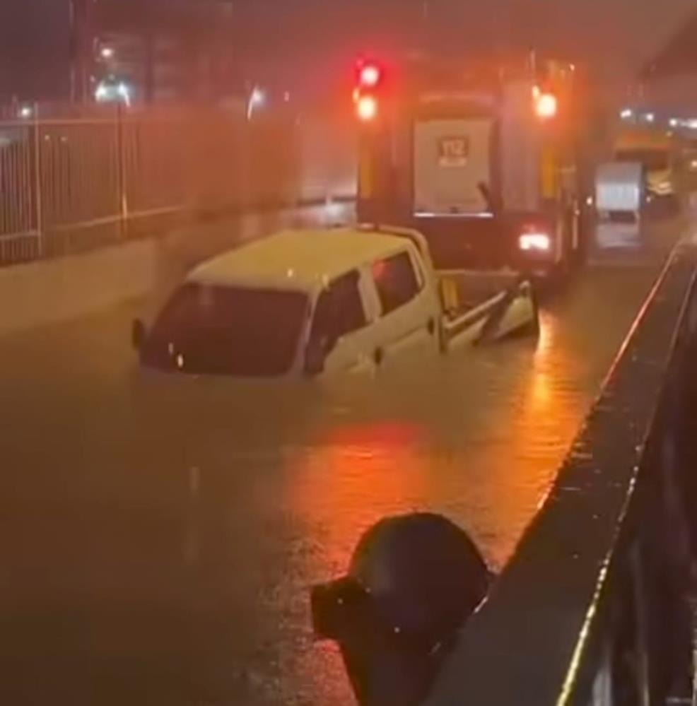 İzmir’in Torbalı ilçesinde akşam saatlerinde etkili olan sağanak yağış, can