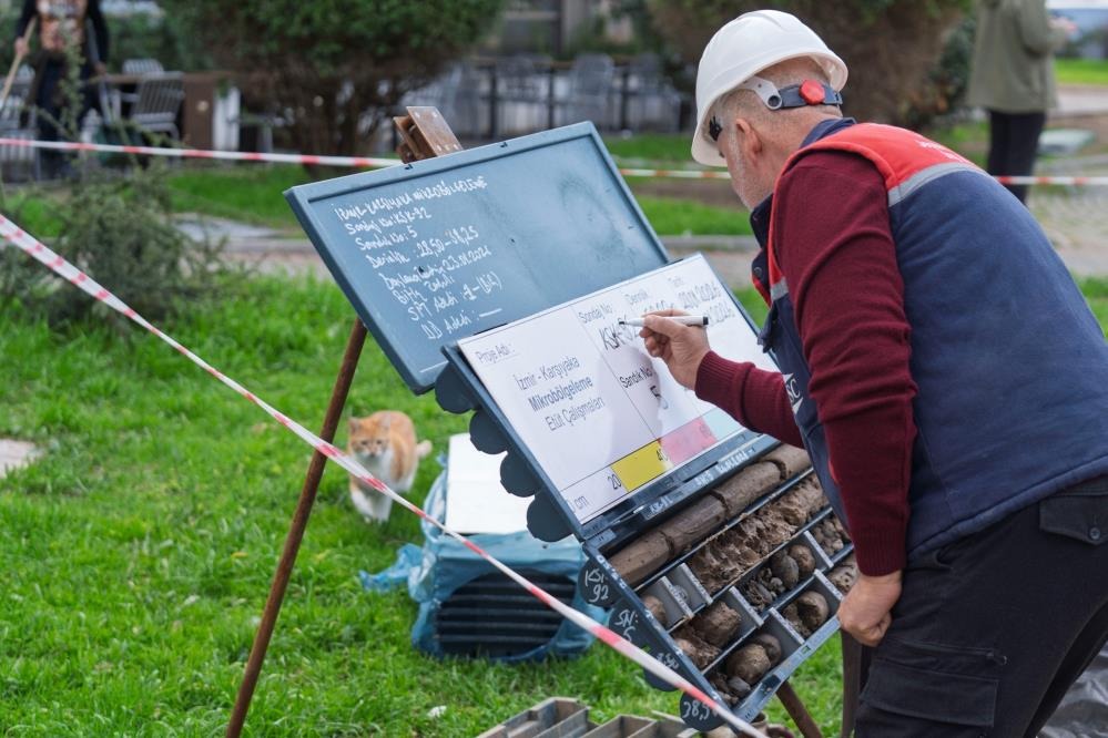 İzmir Büyükşehir Belediyesi, deprem ve afet risklerine karşı kenti bilimsel