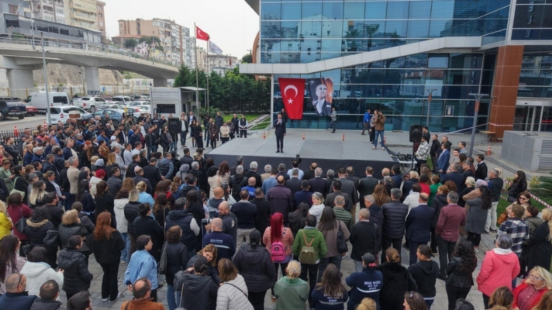 Bayraklı Belediye Başkanı İrfan Önal, Ramazan Bayramı dolayısıyla düzenlenen programda
