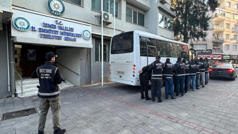 İzmir'de 'Genç Osman Çetesi'ne yönelik düzenlenen operasyonda gözaltına alınan 17