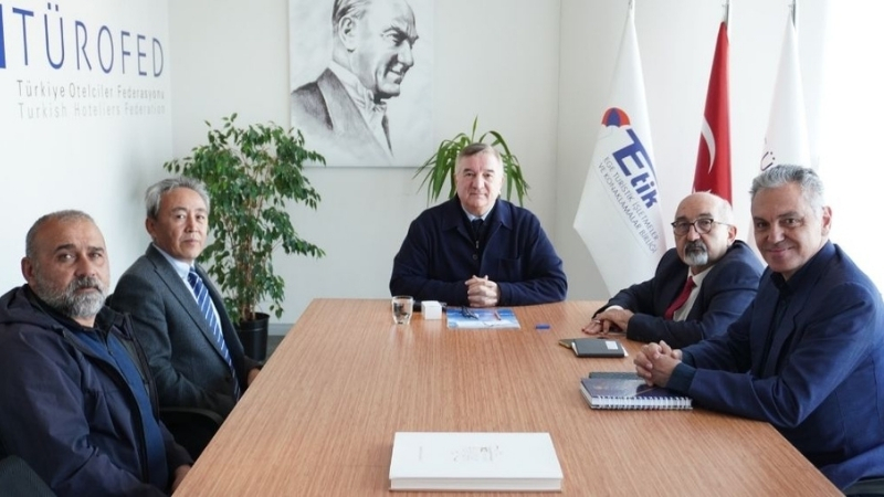 Ege Turistik İşletmeler ve Konaklamalar Birliği (ETİK) Ofisi’nde, ETİK Başkanı,