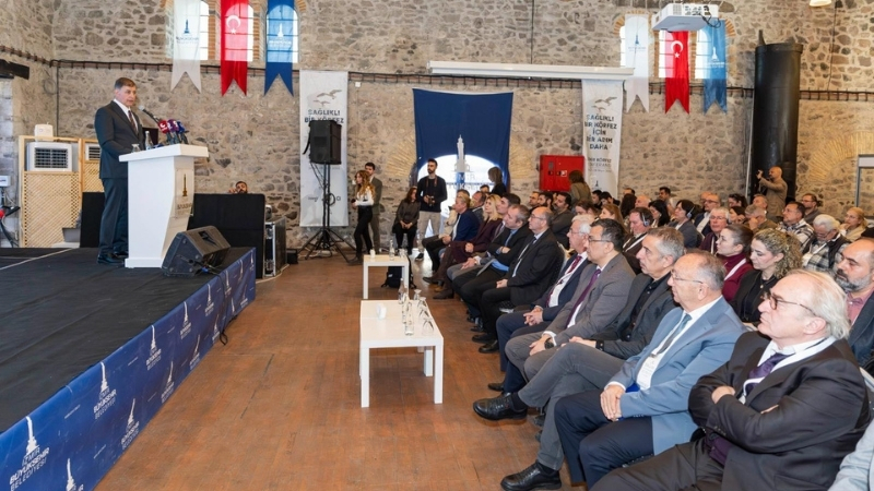 İzmir Büyükşehir Belediye Başkanı Dr. Cemil Tugay, İzmir Körfezi’nin kirlilikten