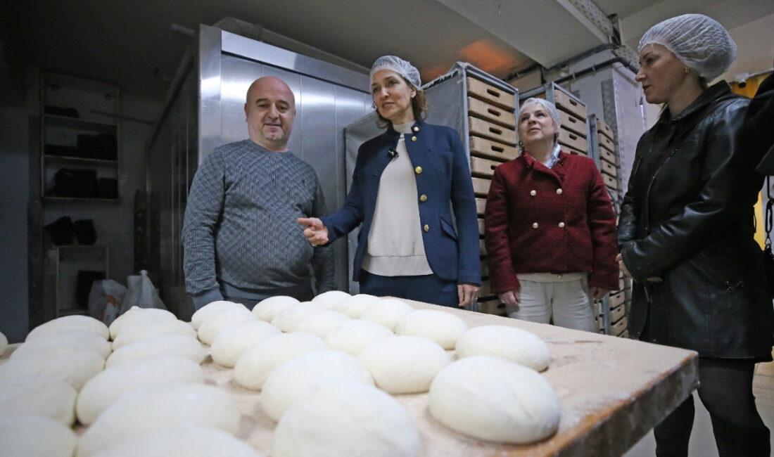 Karşıyaka Belediye Başkanı Yıldız Ünsal, Zabıta Müdürlüğü ile Ruhsat ve