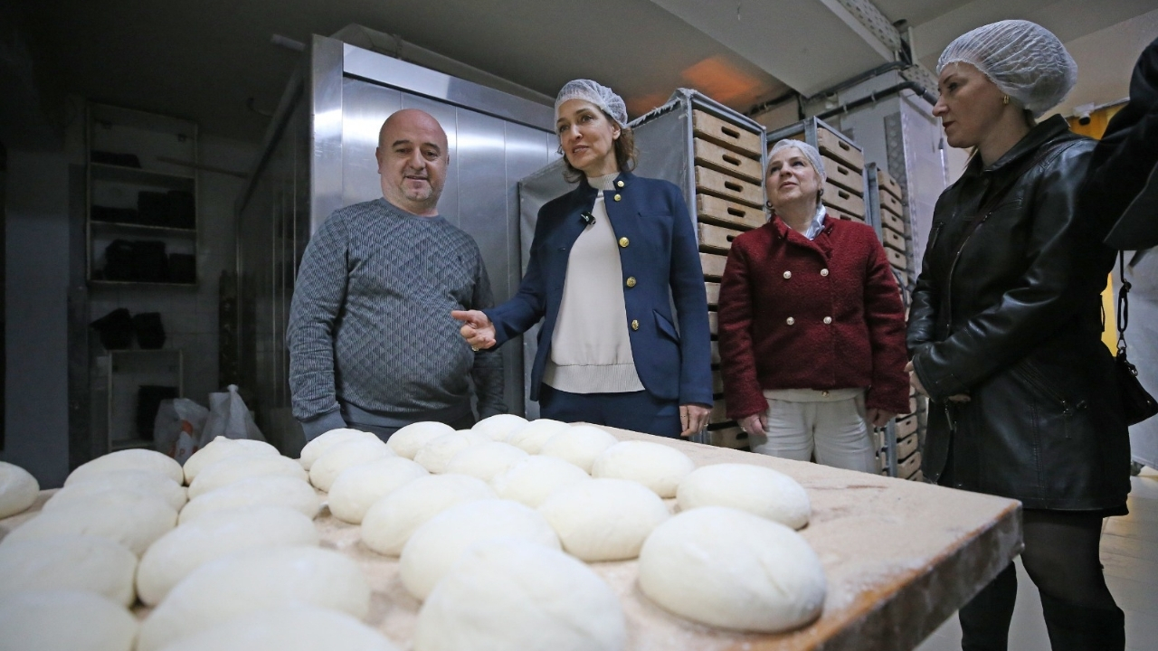 Karşıyaka Belediye Başkanı Yıldız Ünsal, Zabıta Müdürlüğü ile Ruhsat ve