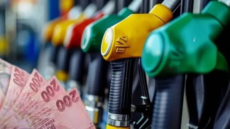 Küresel petrol piyasalarında yaşanan dalgalanmalar Türkiye’de akaryakıt fiyatlarını sert şekilde