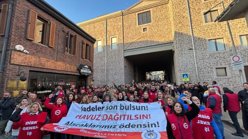 İzmir Büyükşehir Belediyesi ile DİSK Genel-İş Sendikası arasında bir süredir