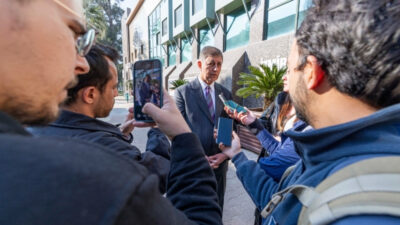 İzmir Büyükşehir Belediye Başkanı Dr. Cemil Tugay, kentin simge yapılarından