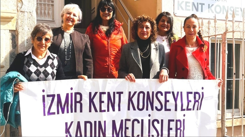 İzmir’de faaliyet gösteren ilçe kent konseylerinin kadın meclisi başkanları, İzmir