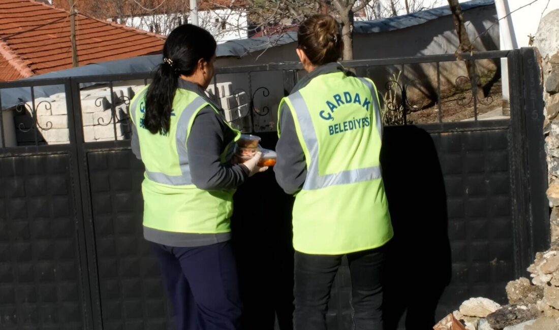 Denizli’nin Çardak ilçesinde, Ramazan ayının birlik ve paylaşma ruhu anlamlı