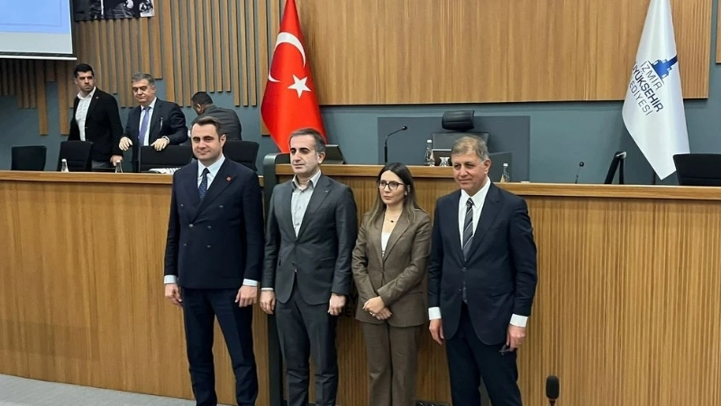 İzmir Büyükşehir Belediye Meclisi CHP Grubu’nda yönetim değişikliği yaşandı. Gerçekleştirilen