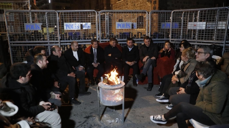 İzmir Büyükşehir Belediyesi'ne ait Meslek Fabrikası binasına el koyma işlemlerine