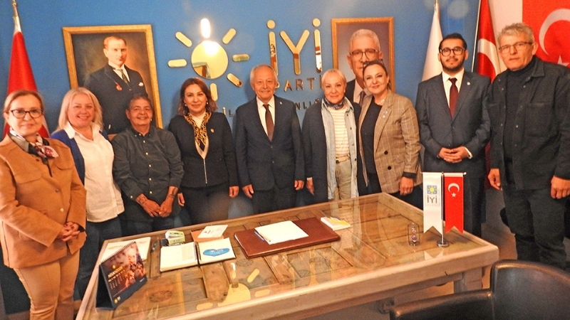 İYİ Parti İzmir İl Başkanı Ülkü Doğan, Çeşme’de gerçekleştirdiği ziyaret