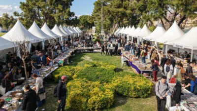 Kültürpark’ta düzenlenen İZKİTAP – 7. İzmir Kitap Fuarı, ikinci gününde