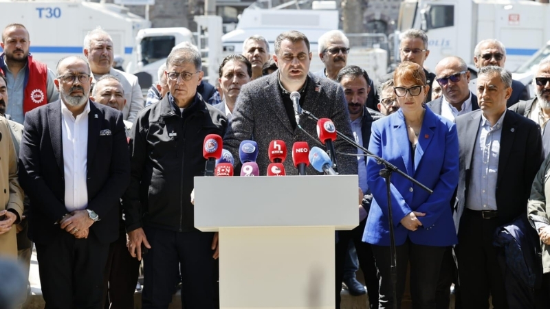 İzmir’de Tarihi Meslek Fabrikası’na yönelik tahliye sürecinin ikinci gününde gerilim