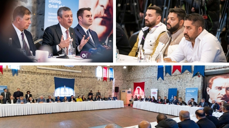 İzmir Büyükşehir Belediyesi tarafından kurulan İzmir Roman Yurttaş Meclisi üyeleri,