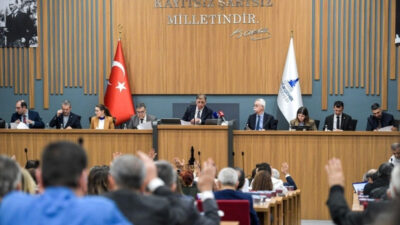 İzmir Büyükşehir Belediyesi’nde kritik bir finansman başlığı gündeme geldi. İzmir