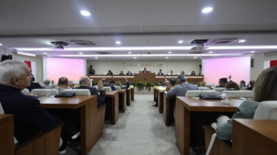 Karabağlar Belediye Meclisi’nin Nisan ayı ikinci oturumu Belediye Başkanı Helil